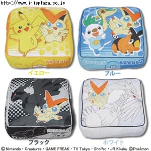 【クリックで詳細表示】ポケモンスクエアクッション PM-40174・PM-40175・PM-40176・PM-40177 イエロー・ブルー・ブラック・ホワイト     ボリュームたっぷり♪14cm☆ポケモンがスクエアクッションになりました！