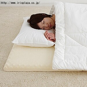 【クリックで詳細表示】高反発マットレス MKO-S【シングル】    ☆肩、腰に負担をかけたくない方に☆体圧分散効果のある高反発タイプのシングルマットレスです。全身をバランスよく支えるので、腰や背中が沈み込みません。反発性が強く、寝返りもラクラク♪お年を召した方や寝たきりの方にもおすすめです。敷布団やベッドのマットレスの上に敷いてご使用いただくと、より快適な睡眠ができます。表面は片面ずつ平らと凹凸になっていて、裏表両面使えます。