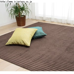 【クリックで詳細表示】ソフトラグカーペット【185×185cm】 SPRG-1818 ベージュ・ブラウン・ブラック    さらっとソフトな肌触り☆■安心・安全な国産のラグカーペットです。■極細の原糸を使用しており、さらっとした触り心地です。■耐久性のあるポリウレタン糸を高密度に使用しています。■洗濯することができますので、いつも清潔にご使用いただけます。■カーペットの第1基布に防ダニ・抗菌剤を練り込んでおり、非常に衛生的です。 菌の繁殖を防ぐことで臭いまで防ぐ事が出来ます。■吸水性が無いため、水性汚れがつきにくくお手
