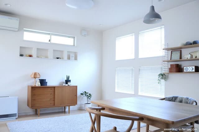 穏やかな色に囲まれた、家具や雑貨の映える住まい