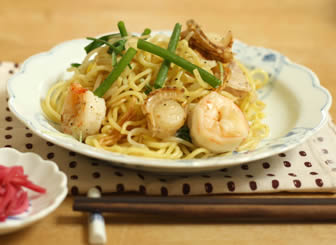 ごま油で香ばしく!海鮮アジアン焼きそば