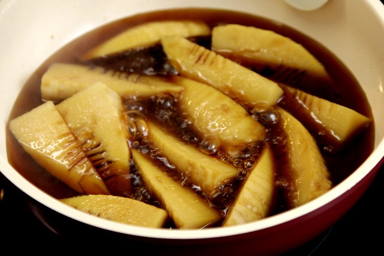 �J���[�p���Ƀ^���̍ޗ������A�������n������4�̂����̂���������5���قǎς�B
