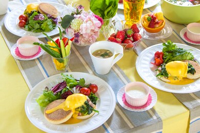 朝食も華やかにコーディネート