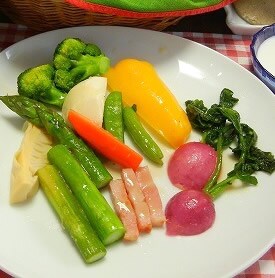 彩り春野菜の白ワイン蒸し煮
