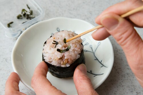 おにぎりを作る