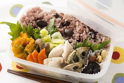 デザート付きがうれしい!野菜たっぷりヘルシー弁当