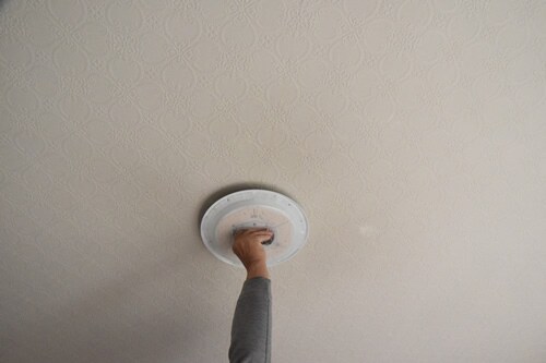 LEDが入った本体をカチっと取り付け。