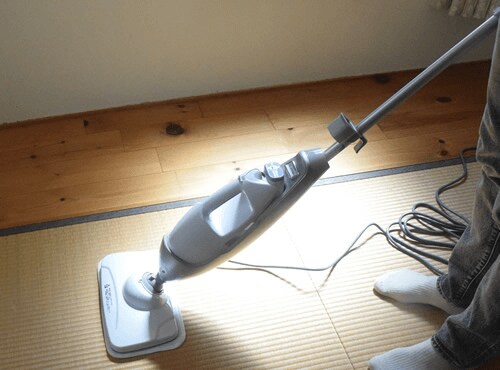 床掃除は「スティックタイプ」にモップをつけて。