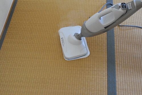 モップはマジックテープでぴたっとはり付く感じです。