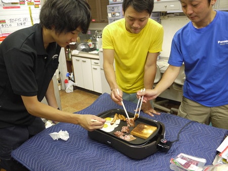 試食して良いよーといったら群がる群がる