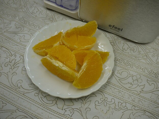 ではではオレンジジュースを作ってみましょう〜