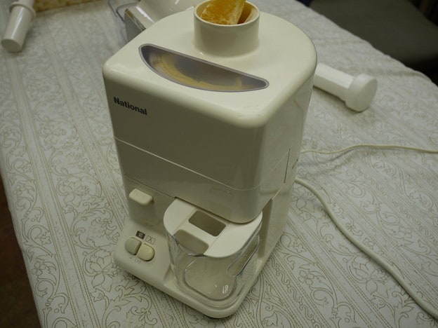 現行のジューサーにオレンジをIN!