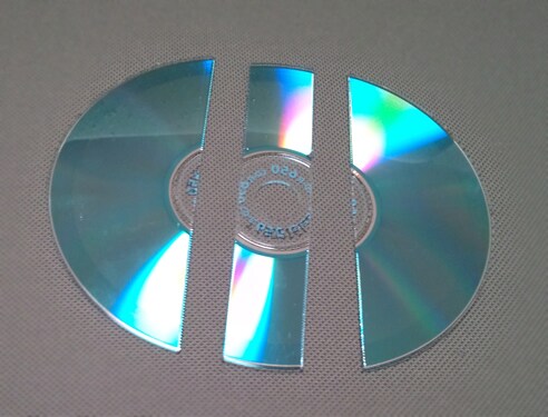 CDやプラスチックカードの断裁