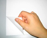 スチレンボードは表面、裏面に紙が貼ってあります。その紙をすべてはがします。
