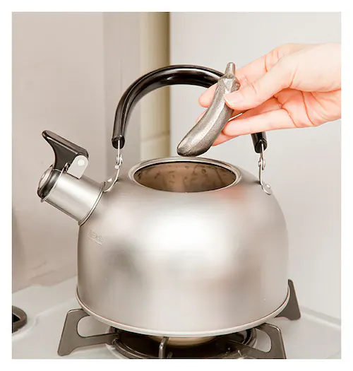 南部鉄 やかん 通販 鉄玉子 鉄野菜バージョン 鉄分補給 南部鉄器 湯沸かし 鍋 鉄分不足 漬物 色出し 黒豆 ツヤ出し 貝 砂出し 色付け 色つけ ペーパーウエイト 日本製 鉄 なす ナスビ 茄子 _3