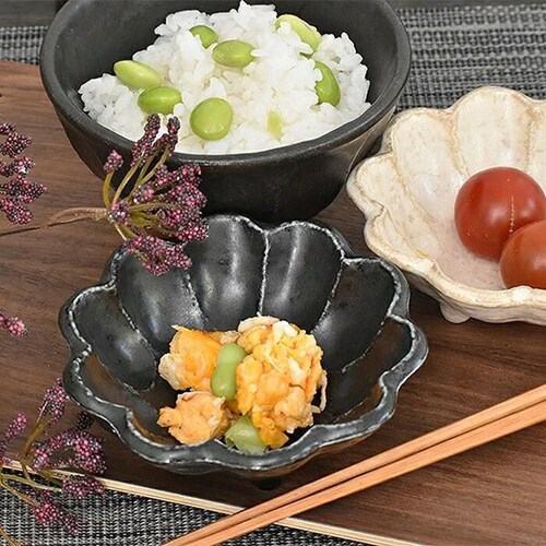 ブラック 美濃焼 小鉢 通販 日本製 小皿 美濃 焼 10cm 取り皿 副菜 取皿 和食器 おしゃれ モダン かわいい 花形 花型 お花 サラダ デザート 電子レンジ対応 食洗機対応 朝食 おやつ 夕_2