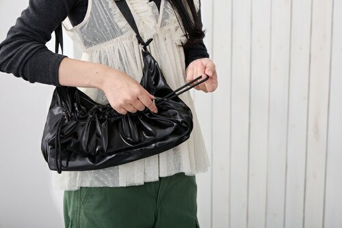 BLACK ルートート ショルダーバッグ ROOTOTE 3635 通販 ショルダーバック 斜めがけバッグ 三日月型ショルダーバッグ 肩掛けバッグ 軽量 軽い おしゃれ 上品 きれいめ シンプル 大人_5