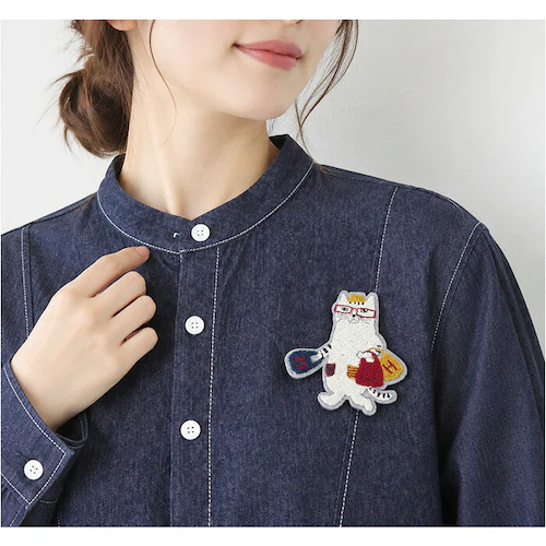 猫招き/ダークグレー ブローチ 刺繍 通販 立体刺繍 アクセサリー ファッション小物 ワンポイント 飾り レディース 女性 ギフト 贈り物 バッグチャーム 帽子 洋服 ストール キャラクター かわいい_2