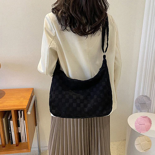 やわらか素材のショルダーバッグ ベージュ_0