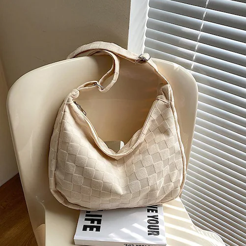 やわらか素材のショルダーバッグ ベージュ_2