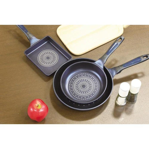 パール金属 卵焼き器 15×18cm エッグパン ガス火専用 軽量 ダイヤモンドコート 驚きの軽さ ブルー HB-2020 【プラザセレクト】_3