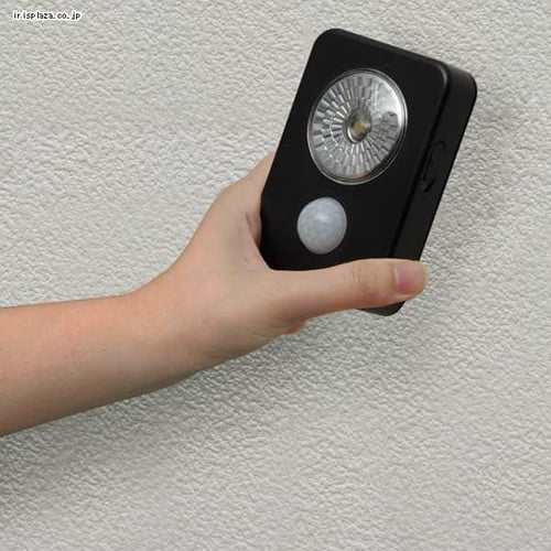 乾電池式LEDセンサーライト ハンディタイプ ブラック ISL3HN-B H244569 │アイリスプラザ│アイリスオーヤマ公式通販サイト 乾電池式LEDセンサーライト ハンディタイプ ブラック ISL3HN-B H244569 │アイリスプラザ│アイリスオーヤマ公式通販サイト