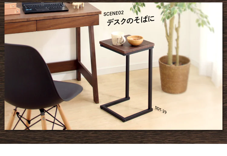 デスクのそばに