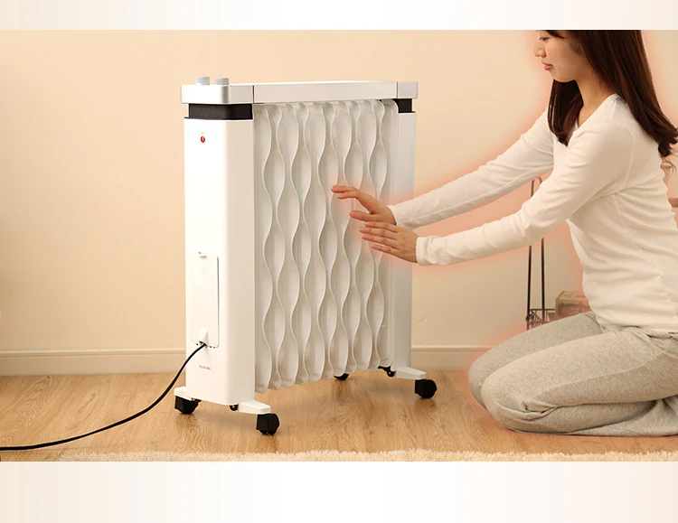 【訳あり】ウェーブ型オイルヒーター メカ式 タオルハンガー付 ホワイト IWHH-1212D-W13