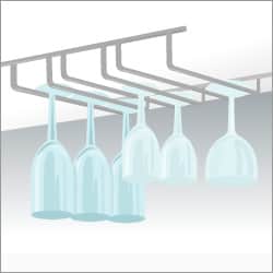 棚板に挟んで使うタイプとネジ留めするタイプがある