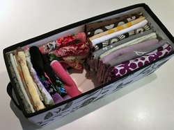 大きさと素材別に分けて向きを変えてしまっておくとひと目で分かる