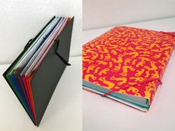 この棚におさまるように、おもちゃの分量を調整。遊ばなくなったものは、譲ったり売ったりしてリサイクル