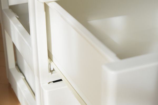 引き出しは簡単にスーっとに