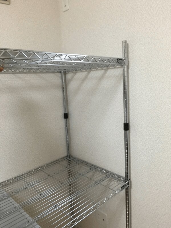 高い位置の棚も取り付けやすいです。