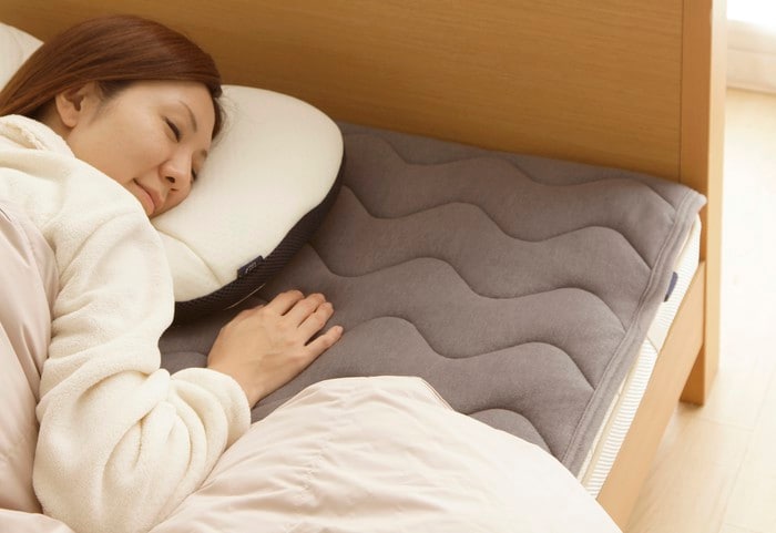 厚さ・反発力をチェック