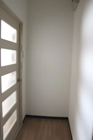 場所の寸法を測ります。