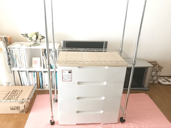 E棚板を取り付ける。