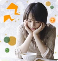 頭痛で苦しむ女性