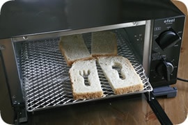オーブントースターで1の食パンを焼く