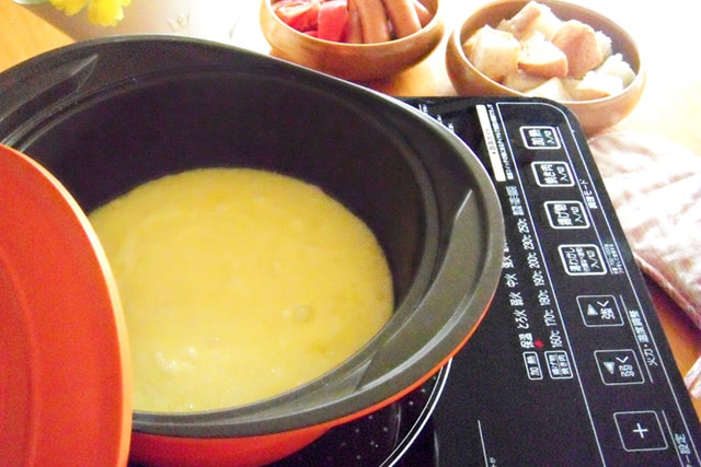 とろ〜りチーズがたまらない!「チーズフォンデュ」