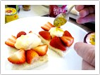 ストロベリー クリーム&パッションフルーツ on Toast