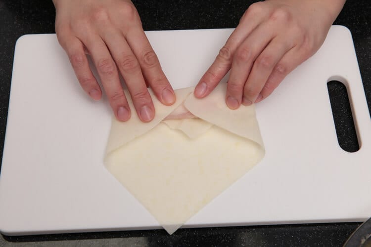 t̔ɓ؃oATc}C̏ɏ悹A炲ƍׂAI𐅂Ŏ~߂AŜтŃT_hB
