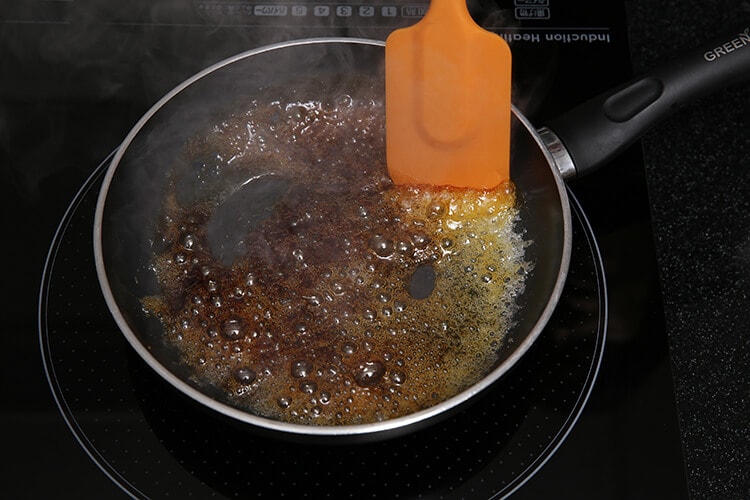 䂷炸ɏłAȏFÂĂwōĉ΂~߂B