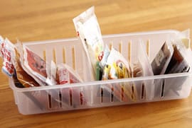 小袋食材は指定席を作って立てて収納