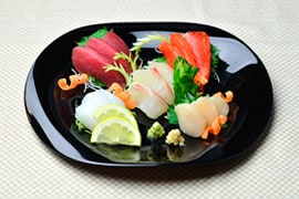 野菜を使った手作りあしらいを飾って出来上がりです
