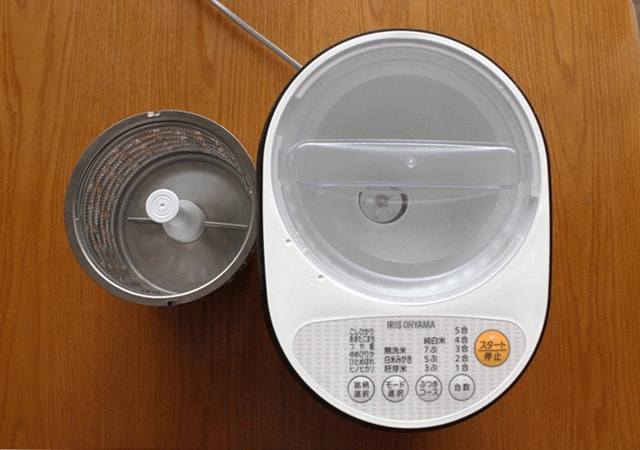 箱から取り出した精米機
