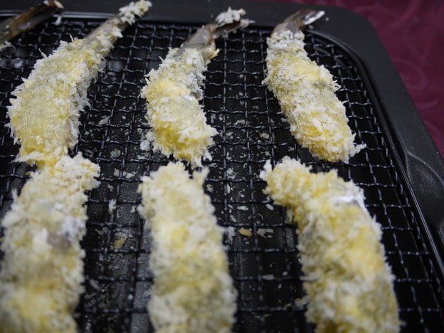 付属のオイルスプレーで油を吹きかけ8分加熱!!