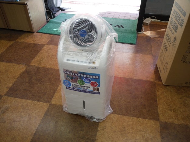 ※箱の底を開いて、箱を上に持ち上げた方がいいかもしれませんね!