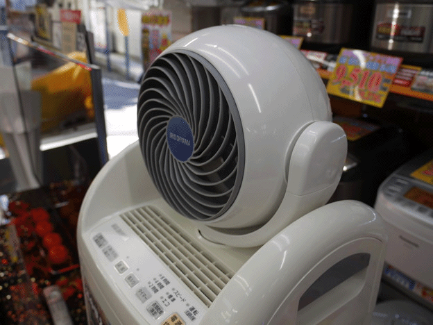なんだか最新のロボットのようで歩き出しそうな気もしてきますね。