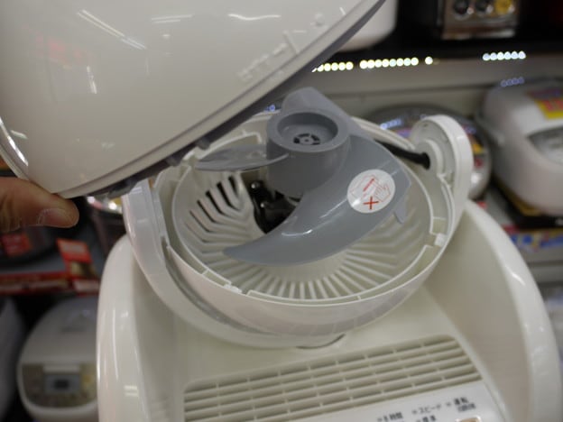 サーキュレーター部分も埃が付着しやすいので、お掃除しましょう。
