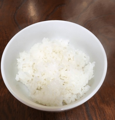 少し大きめの丼によそってみました。